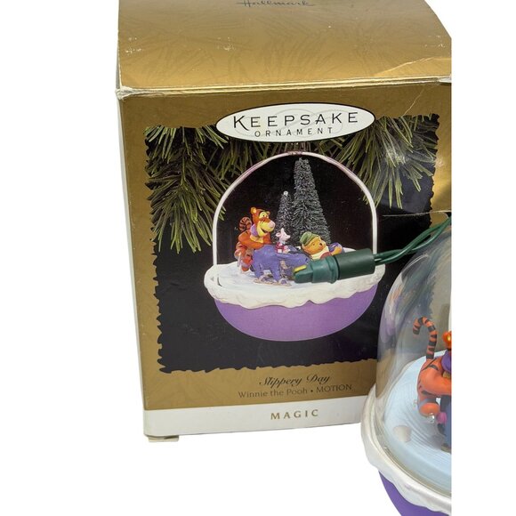 VTG Hallmark Keepsake Ornament Slippery Day Winnie The Pooh Lighted 1996 4.5" - Picture 3 of 5
